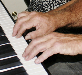 learning to play the piano in Tonyrefail Rhondda Cynon Taf uk