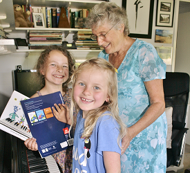 piano teacher in Tonyrefail Rhondda Cynon Taf uk