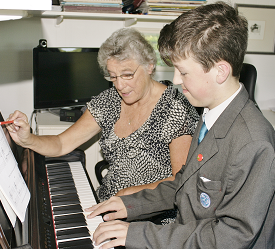 learn the piano in Tonyrefail Rhondda Cynon Taf uk